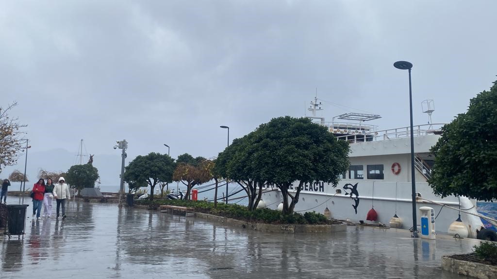 Marmaris’te sağanak yağış etkili oluyor
