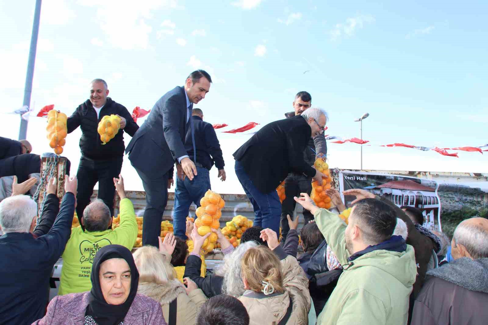 Kozan Belediyesi, İstanbul’da tonlarca narenciye dağıttı