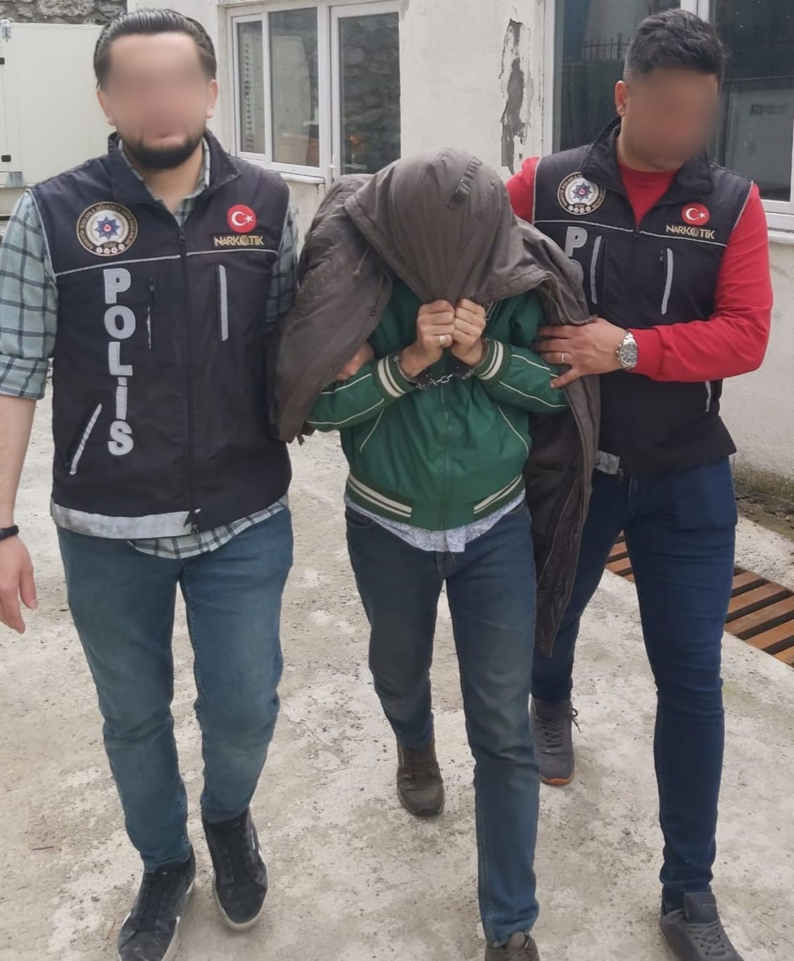 Uyuşturucuyu "K&uuml;bra", "Amca" diye şifrelemişler
