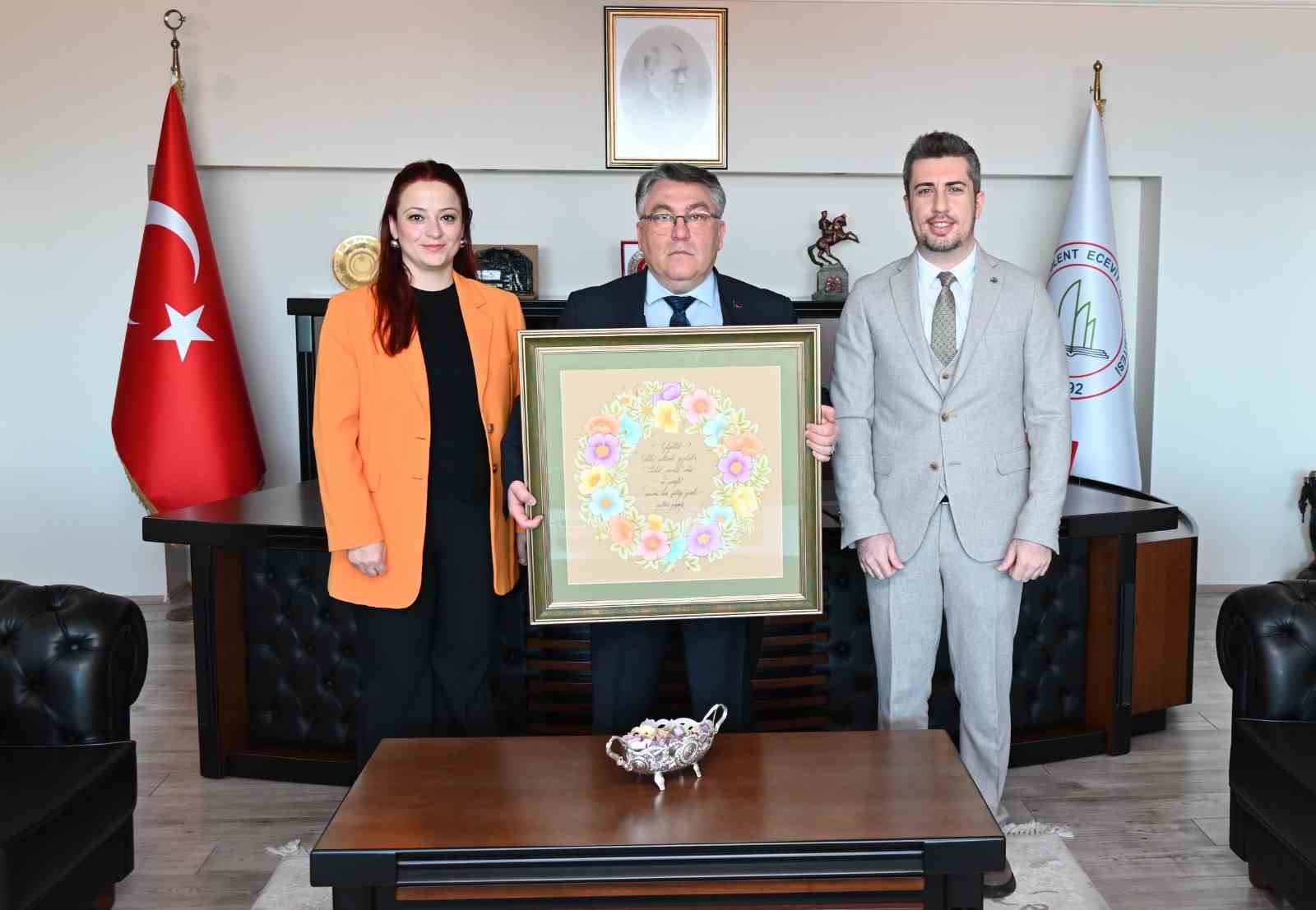 Rektör Özölçer’den Gümüş ve Yıldırım’a teşekkür belgesi