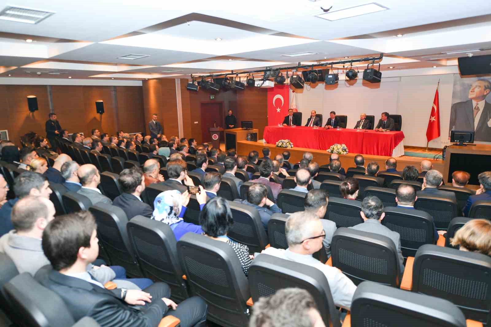 Bakan Tun&ccedil;, İstanbul Anadolu Adalet Sarayı&rsquo;nı ziyaret etti
