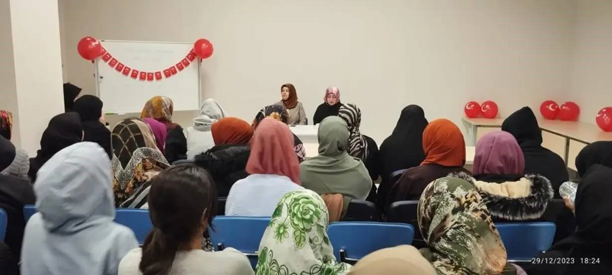 Yurtlarda kalan üniversite öğrencilerine ’İslam’da Şehitlik ve Gazilik’ konulu konferans verildi