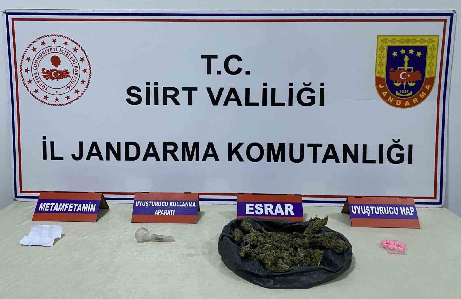 Siirt’te yol kontrollerinde farklı araçlarda uyuşturucu madde ele geçirildi