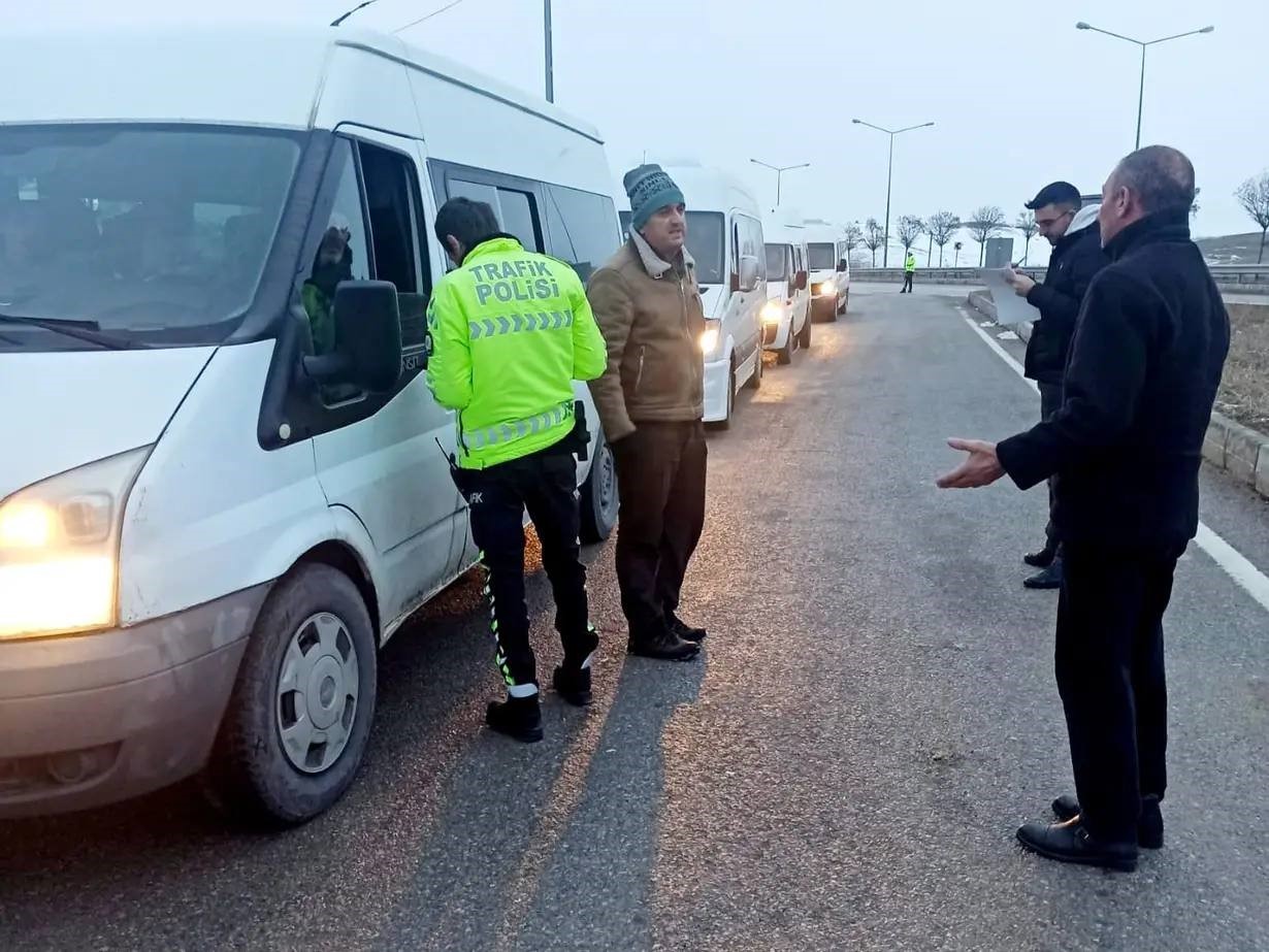 Bayburt’ta okul servis araçları denetleniyor