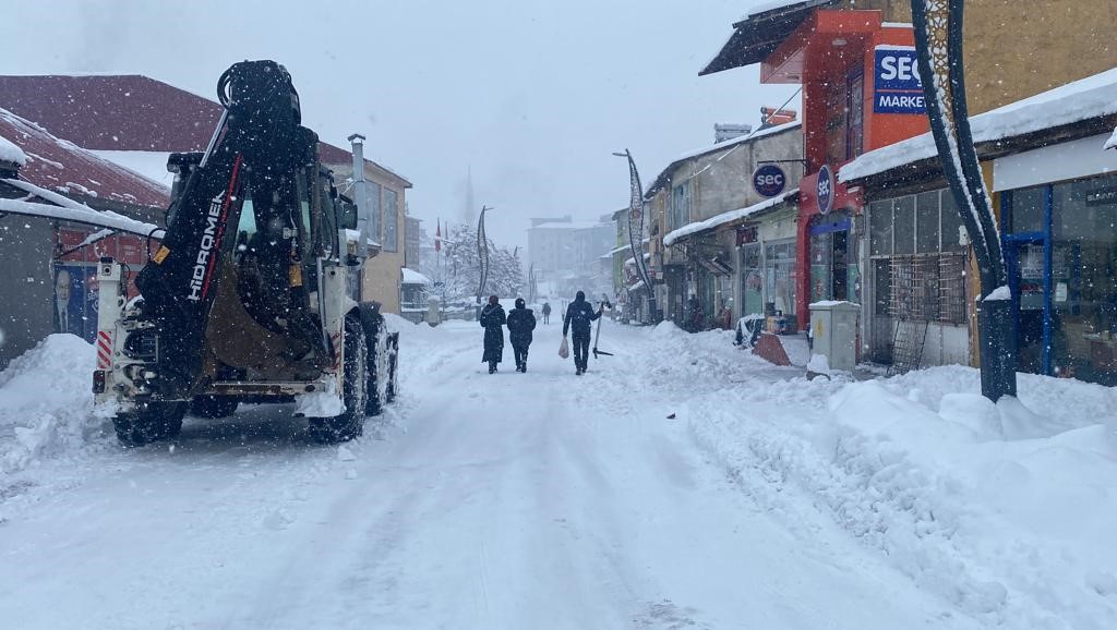 Bingöl’de yeni yılın ilk karı yağdı