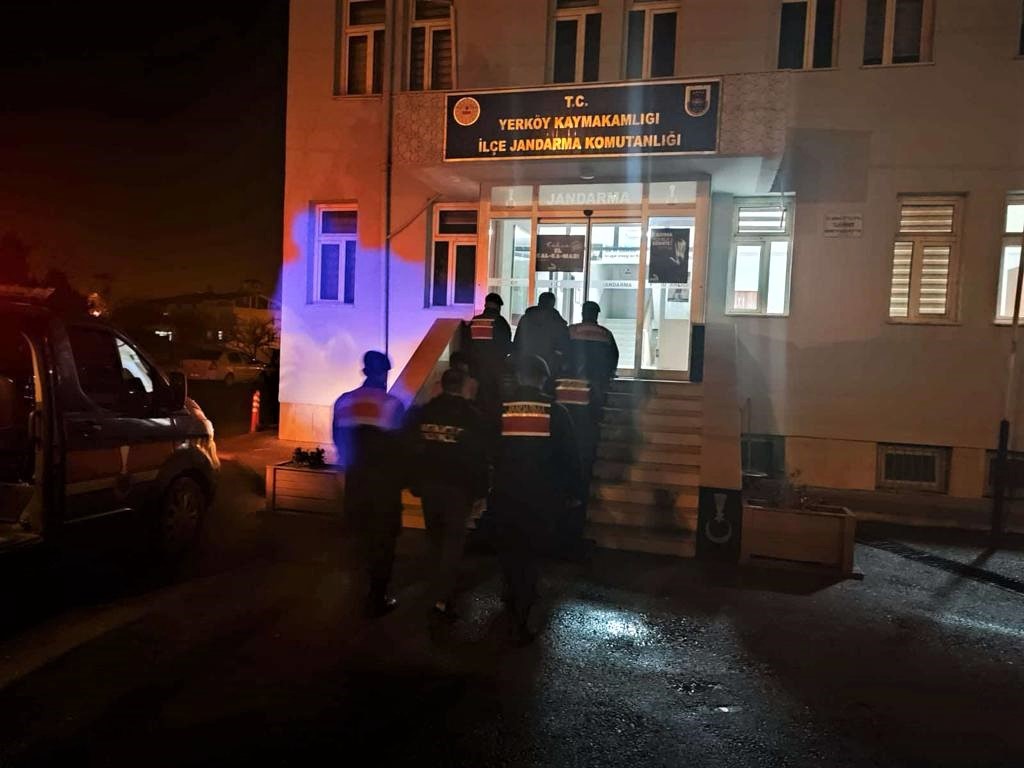 Yozgat’ta sınavda kopya çekmeye çalışan 1 aday ve kopya düzeneği hazırlayan 3 kişi yakalandı