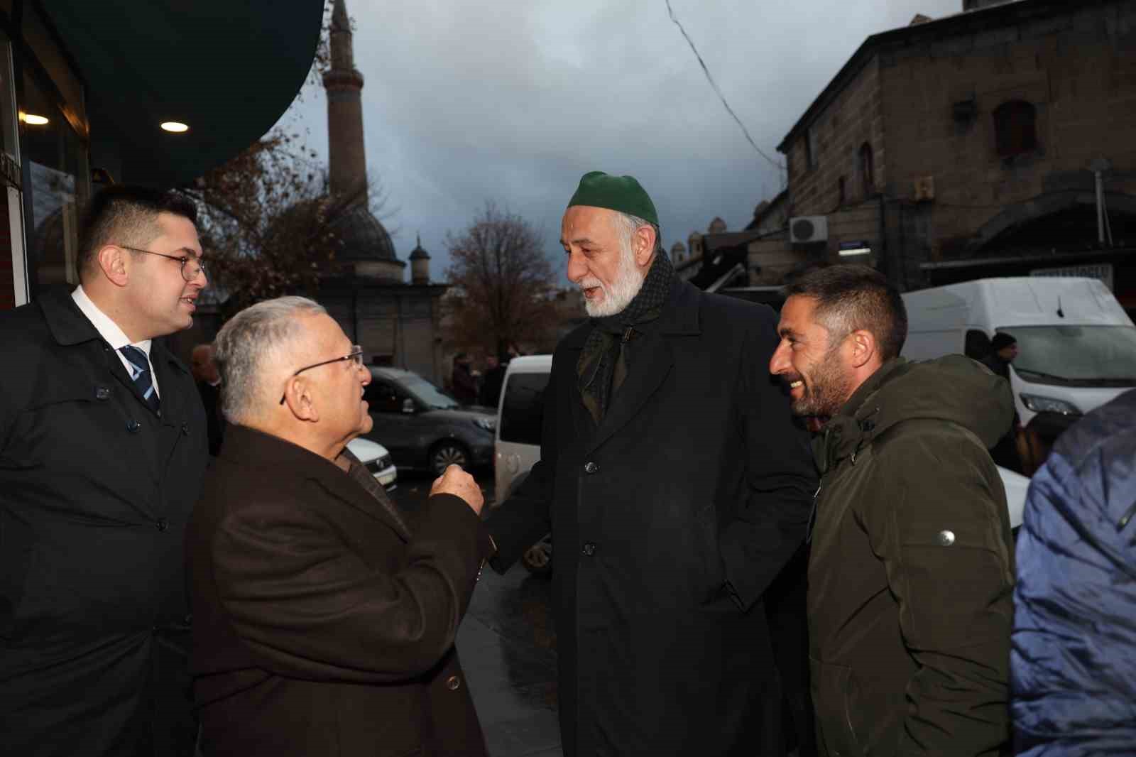 Başkan Büyükkılıç’tan sabahın ilk ışıklarında Camikebir esnafı ziyareti