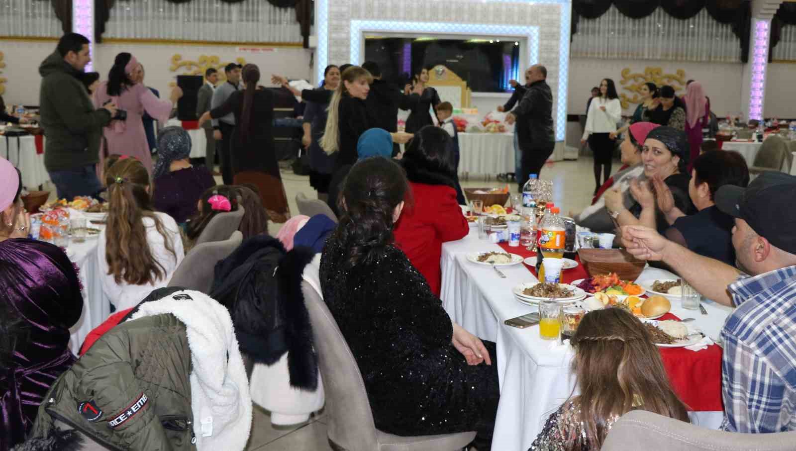 Ahıska T&uuml;rkleri &lsquo;toy&rsquo; geleneklerini Erzincan&rsquo;da s&uuml;rd&uuml;r&uuml;yor
