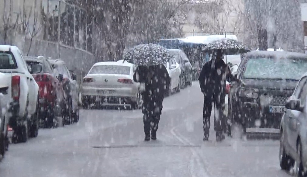 Tunceli’de kar yağışı etkili olmaya başladı