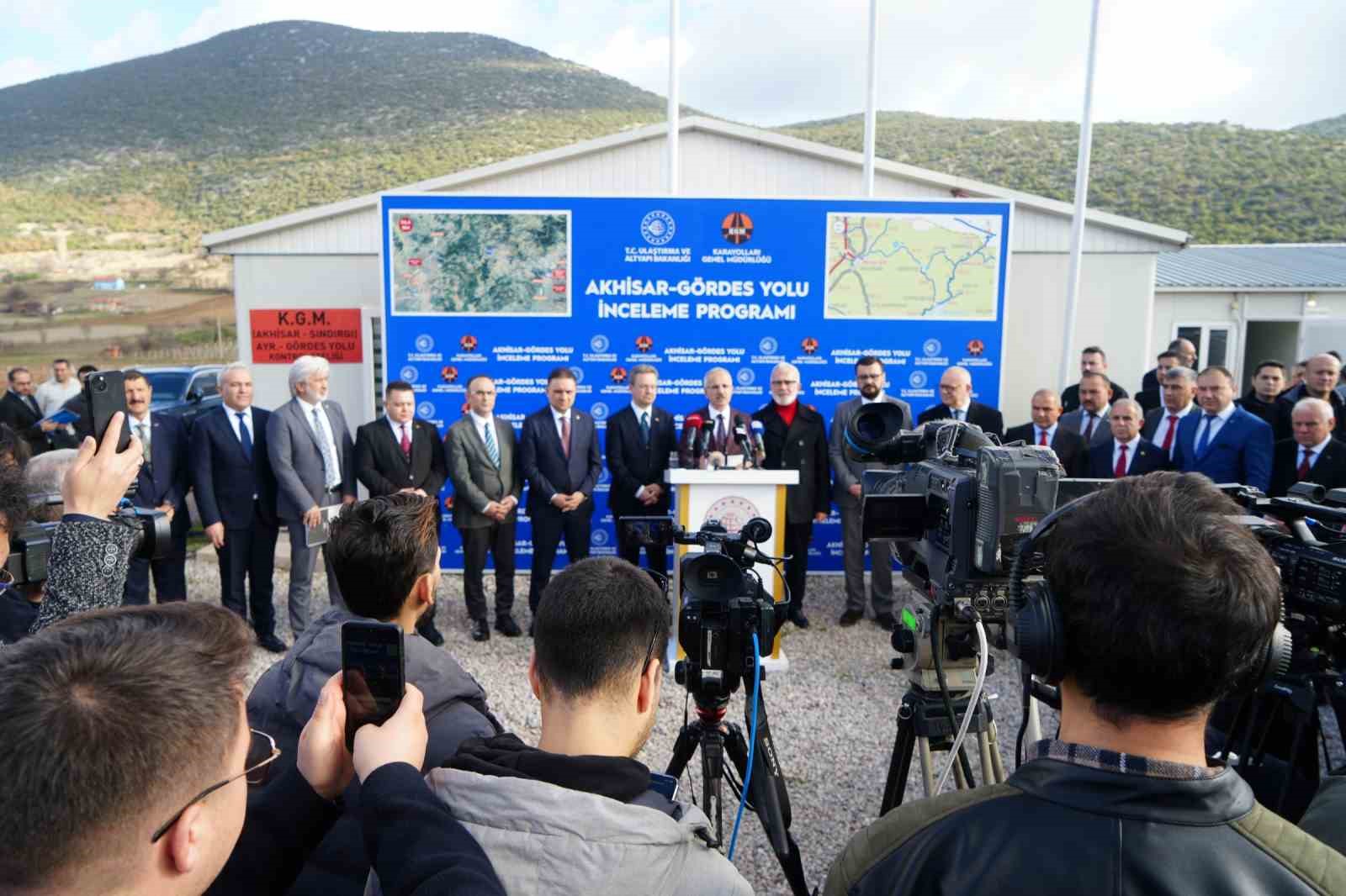 Bakan Uraloğlu: &ldquo;Ankara-İzmir hızlı tren projesi 2026 yılında tamamlanacak&rdquo;
