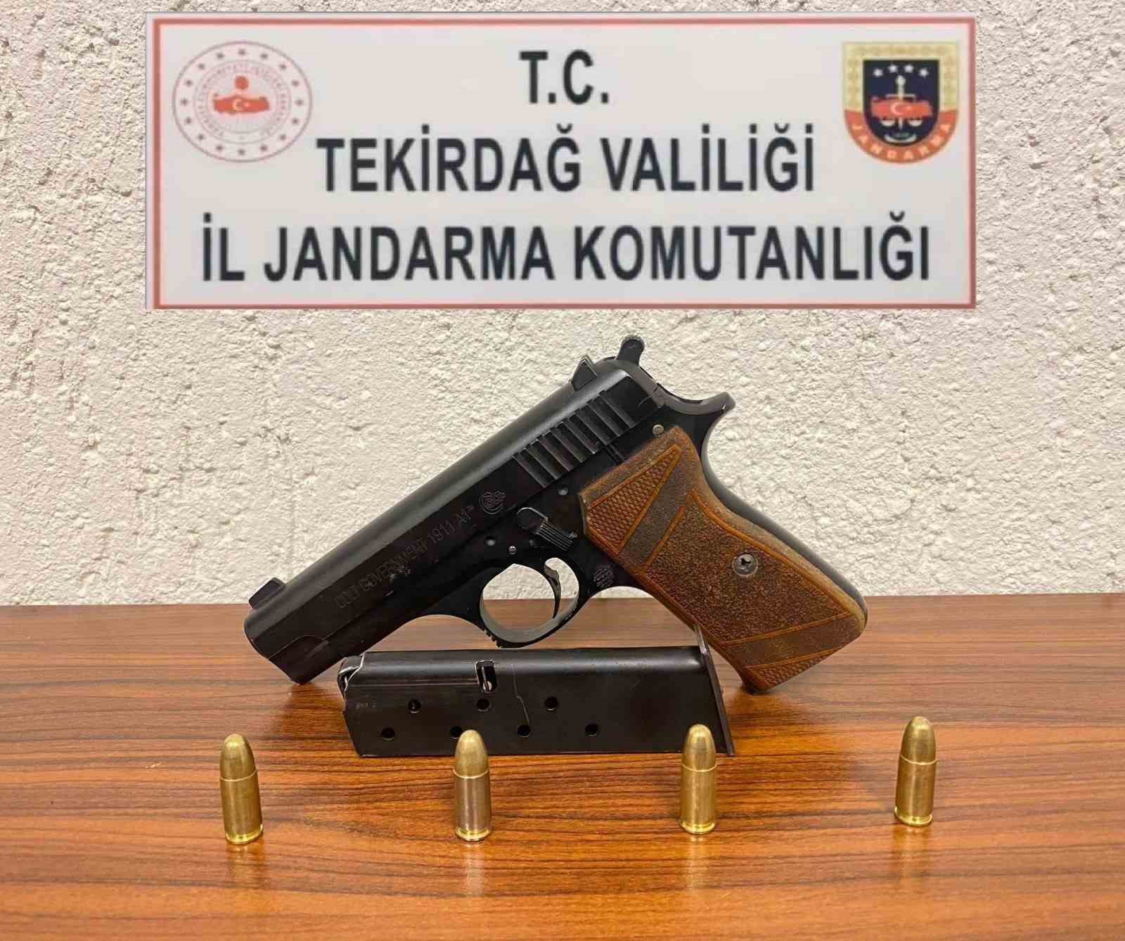 Tekirdağ&rsquo;da uyuşturucu ve silah ele ge&ccedil;irildi
