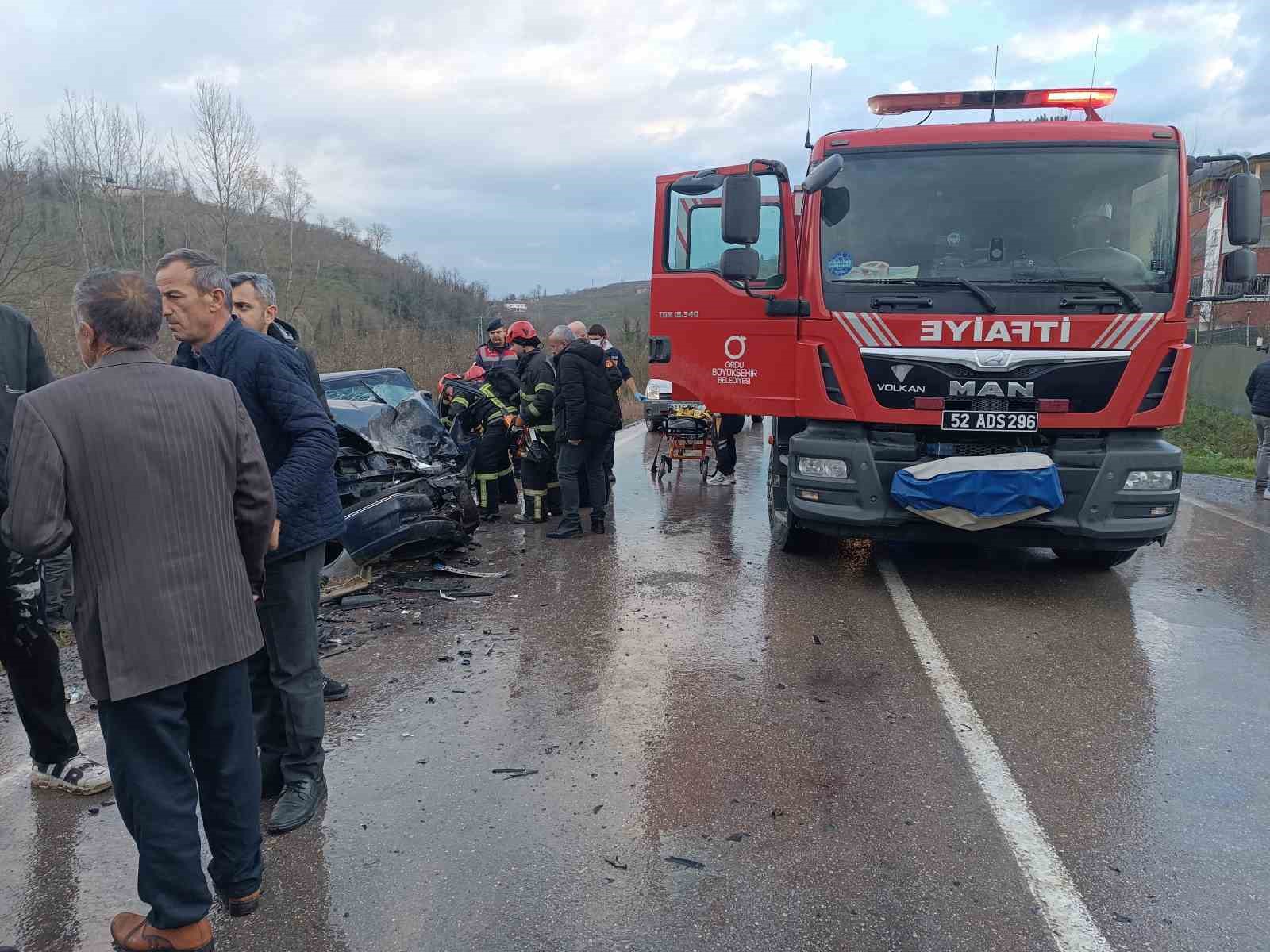 Ordu&rsquo;da 2 otomobil &ccedil;arpıştı: 3 yaralı

