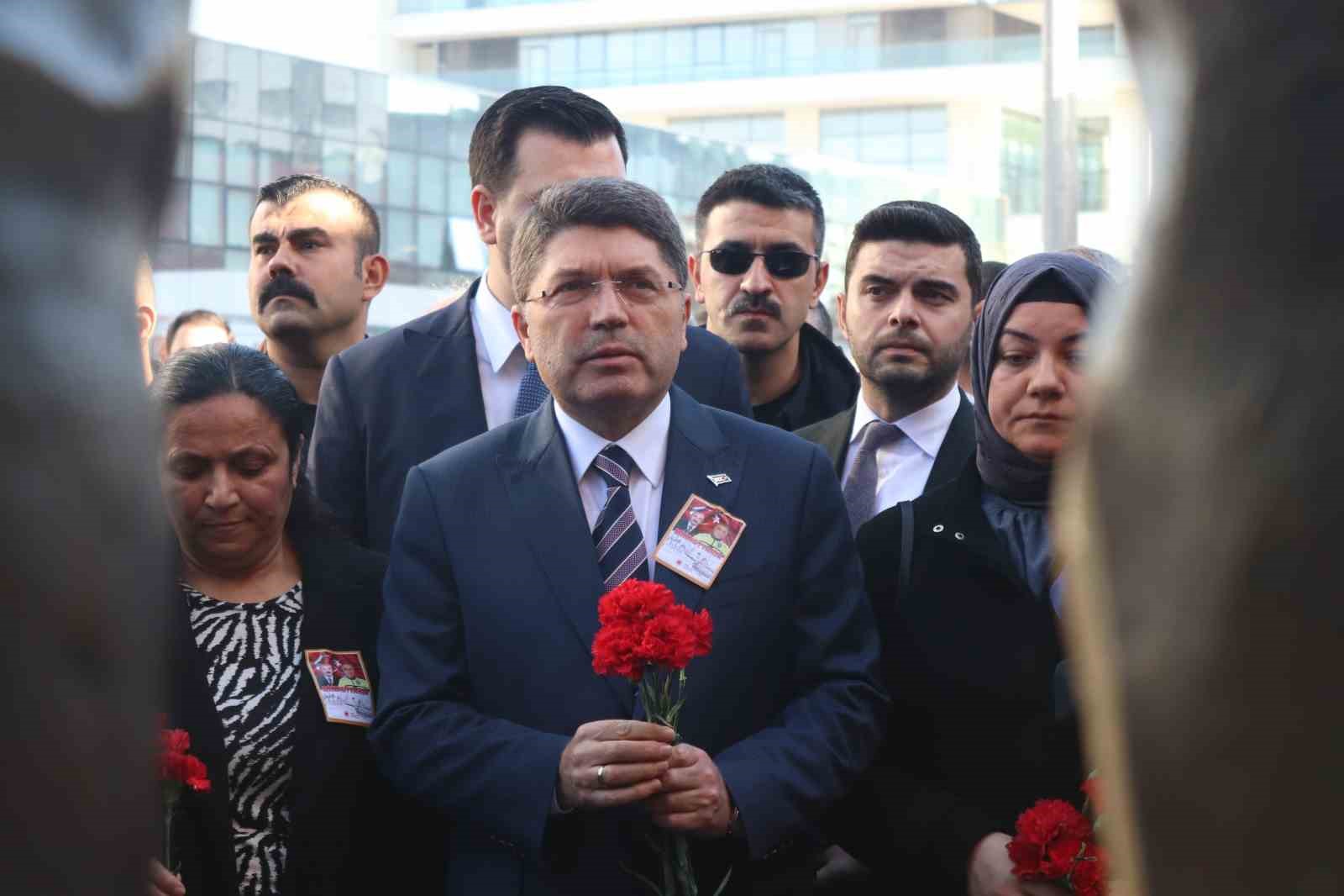 Bakan Tunç: "40 yıldan bu yana bölücü terör örgütüyle mücadele ediyoruz. Bu mücadelemizden, kararlılığımızdan hiçbir zaman taviz vermeyeceğiz"
