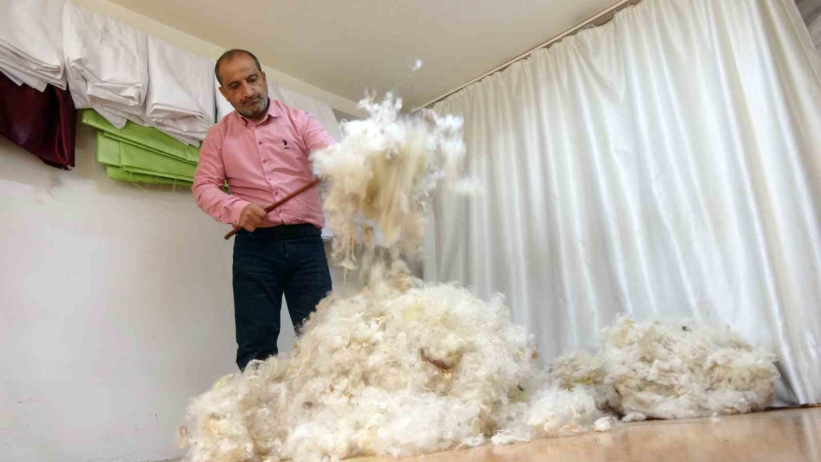 Yozgat&rsquo;ta 41 yıldır yorgancılık mesleğini ayakta tutabilmek i&ccedil;in &ccedil;alışıyor
