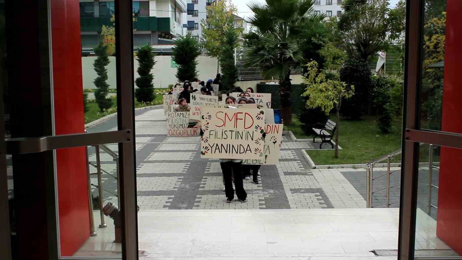 Liseli öğrencilerden Filistin’e destek için bayraklı koreografi
