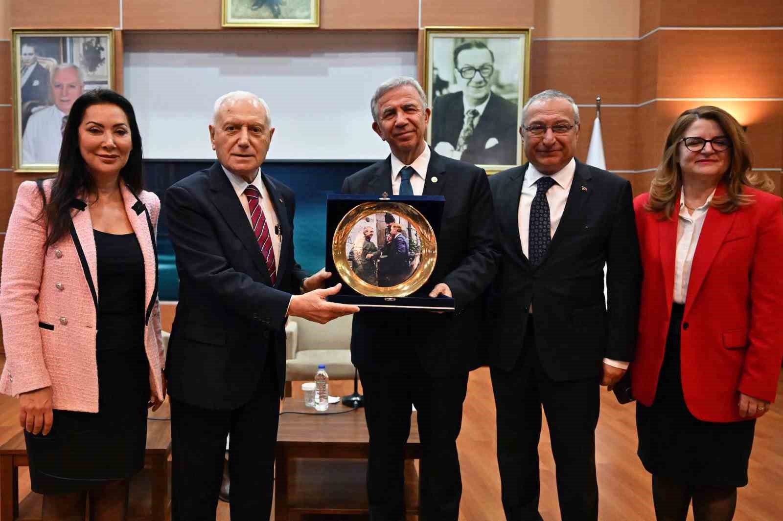 Mansur Yavaş, Başkent Üniversitesi’nde gençlerle bir araya geldi
