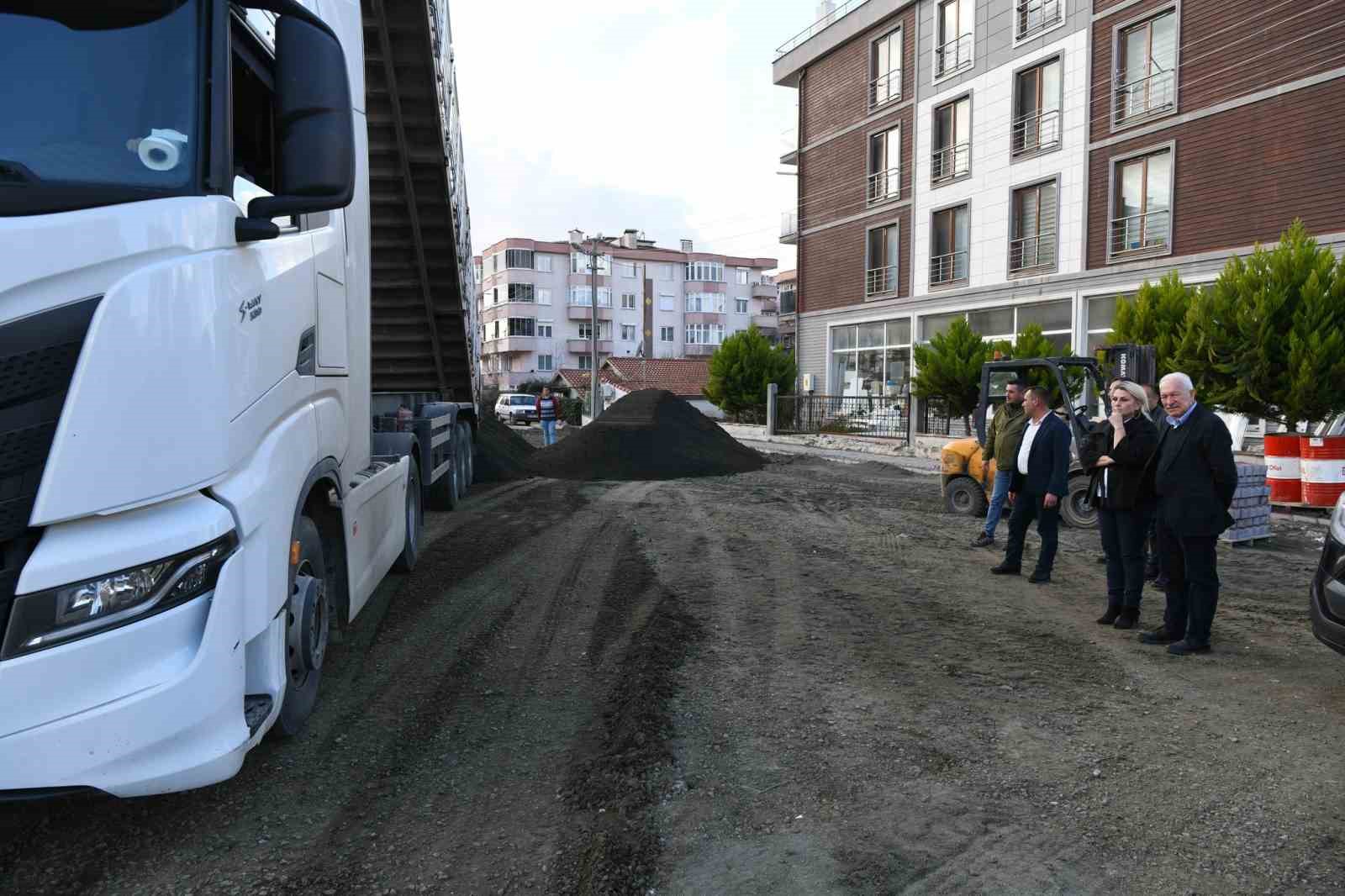 Lapseki&rsquo;de altyapı ve &ccedil;evre d&uuml;zenlemeleri hız kesmeden s&uuml;r&uuml;yor
