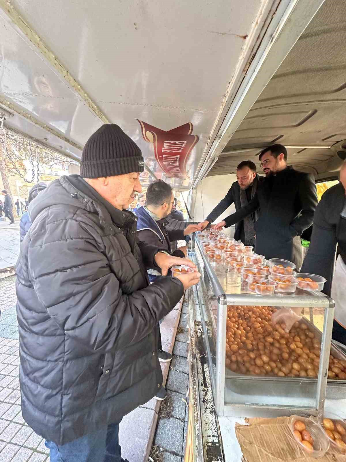 AK Parti K&uuml;tahya İl Gen&ccedil;lik Kolları Başkanlığı, H&uuml;seyin Murat Uysal i&ccedil;in lokma hayrı yaptı
