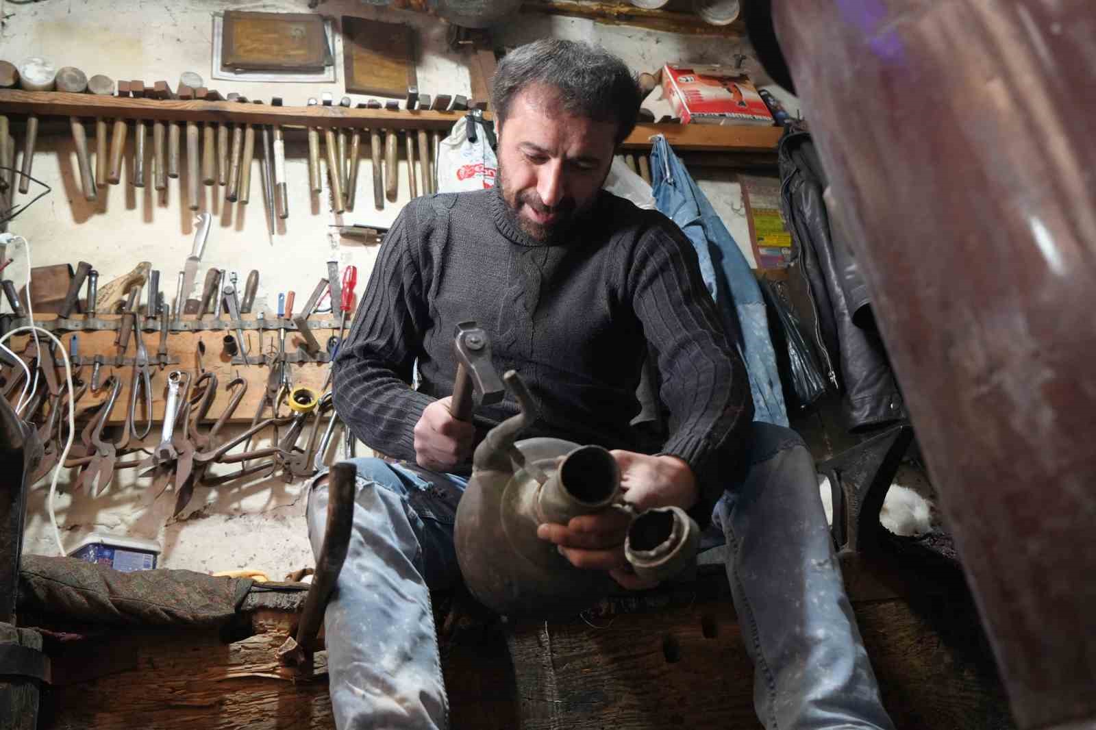 Bolu’nun son bakırcısı: "Bizim mesleğe çırak girmeyeli 25 sene oldu"
