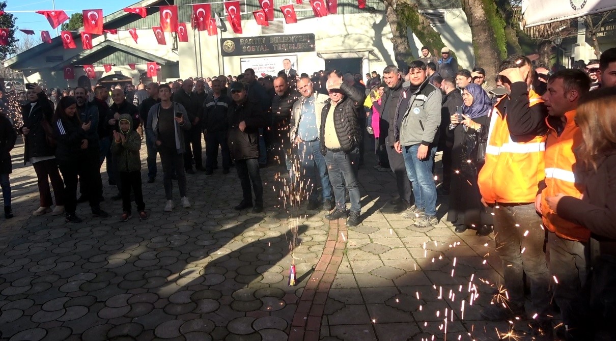 Dede olduğu gün adaylığını açıkladı
