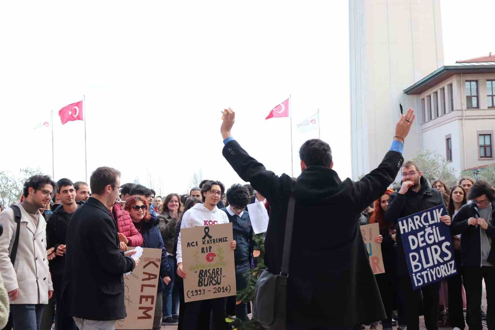 Koç Üniversitesi’nde öğrencilerden burs protestosu
