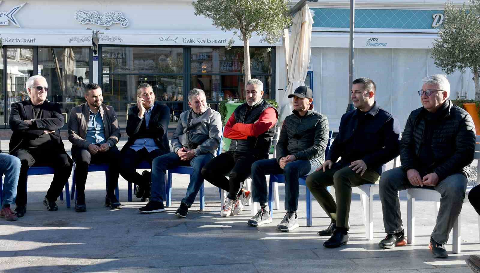Başkan Ömer Günel efsane futbolcularla bir araya geldi
