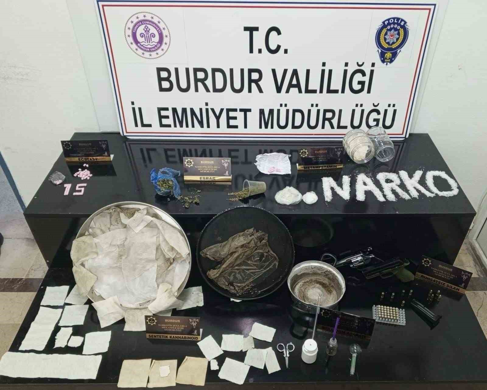 Burdur&rsquo;da uyuşturucu operasyonunda 3 şahıs tutuklandı
