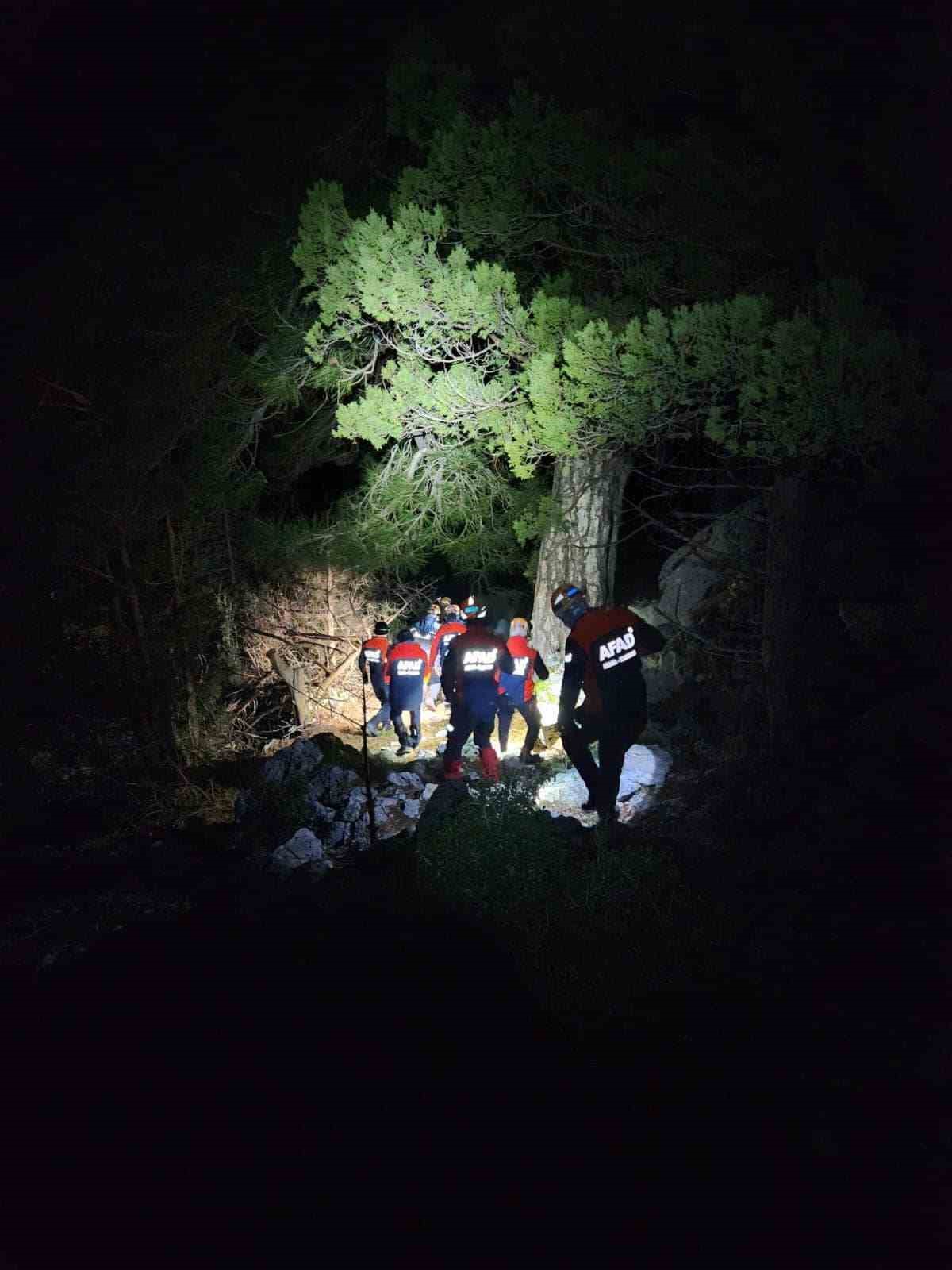 Doğa y&uuml;r&uuml;y&uuml;ş&uuml;nde mahsur kalan 2 kişi AFAD tarafından kurtarıldı
