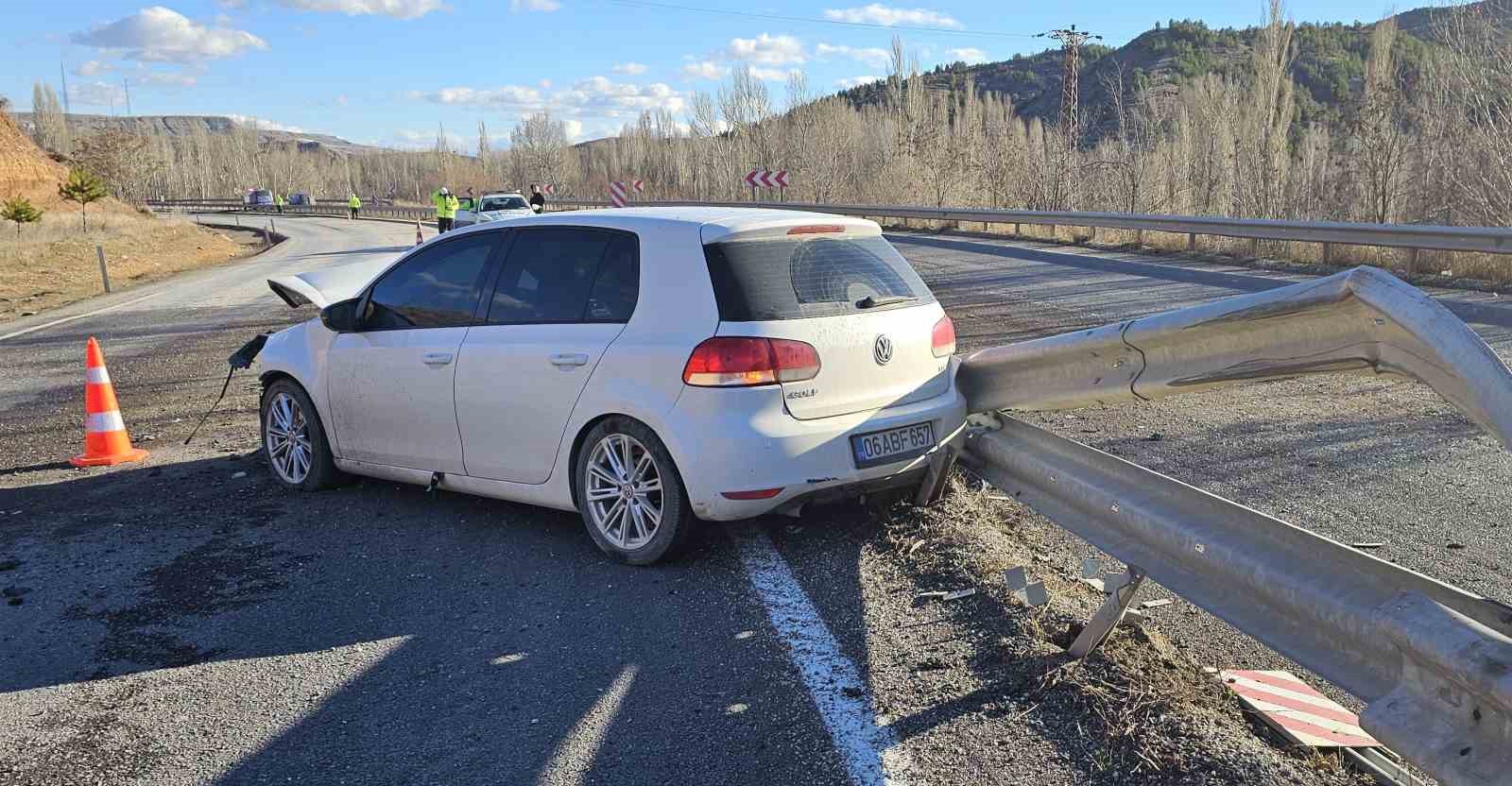 Hurdaya dönen otomobilde burnu bile kanamadan çıktı
