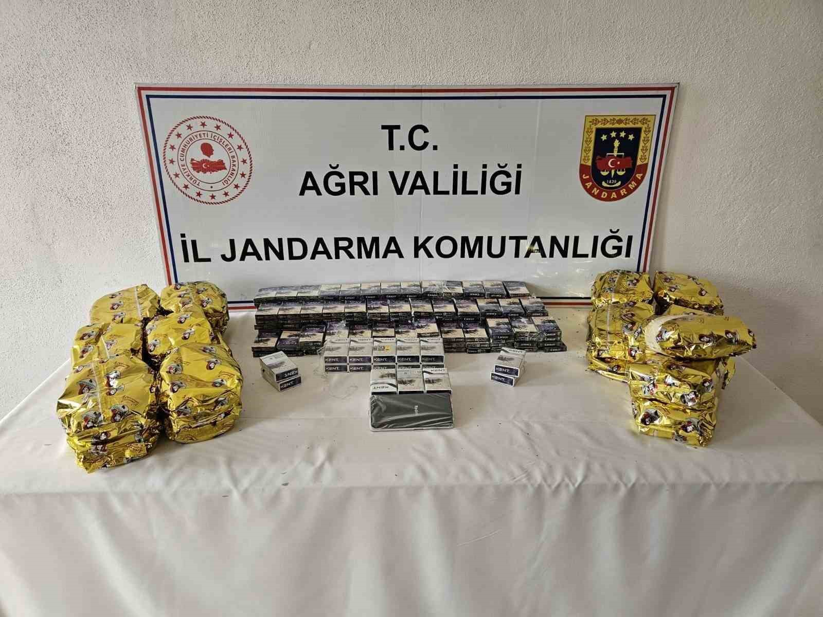 Ağrı’da kaçak sigara, çay ve cep telefonu ele geçirildi