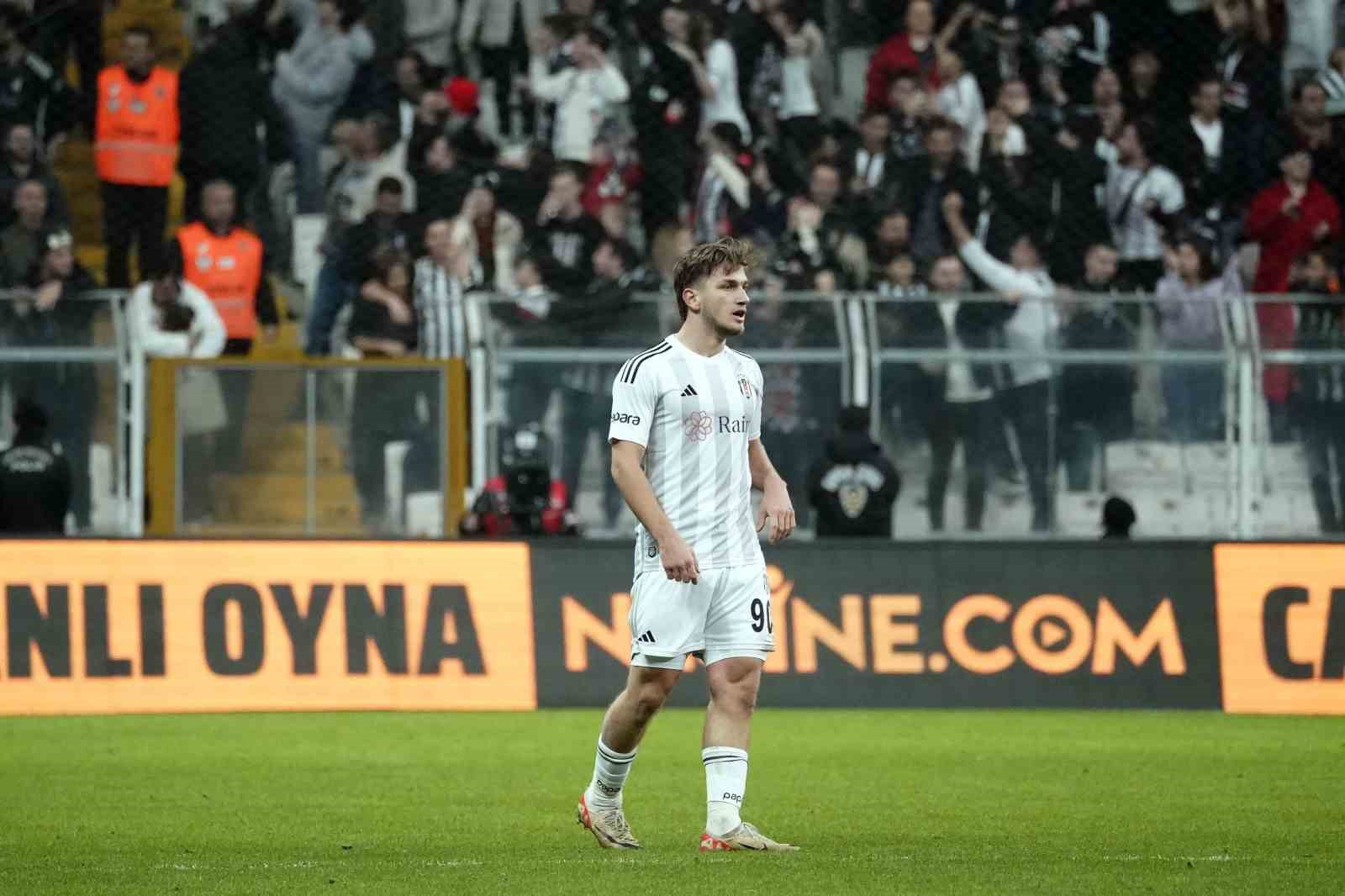 Trendyol Süper Lig: Beşiktaş: 1 - Kasımpaşa: 1 (İlk yarı)
