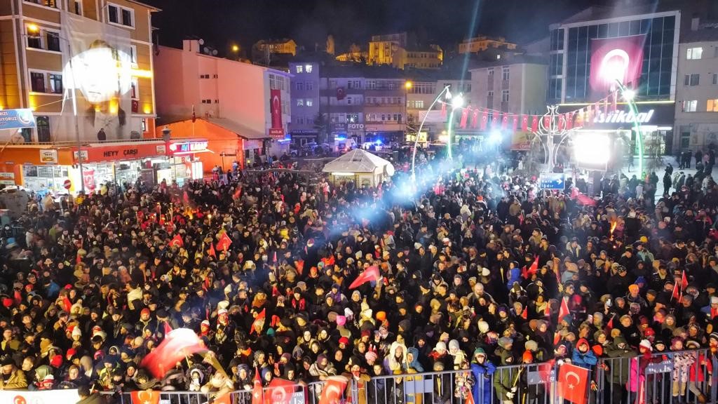 Sarıkamış’ta binlerce kişi şehitler için yürüdü
