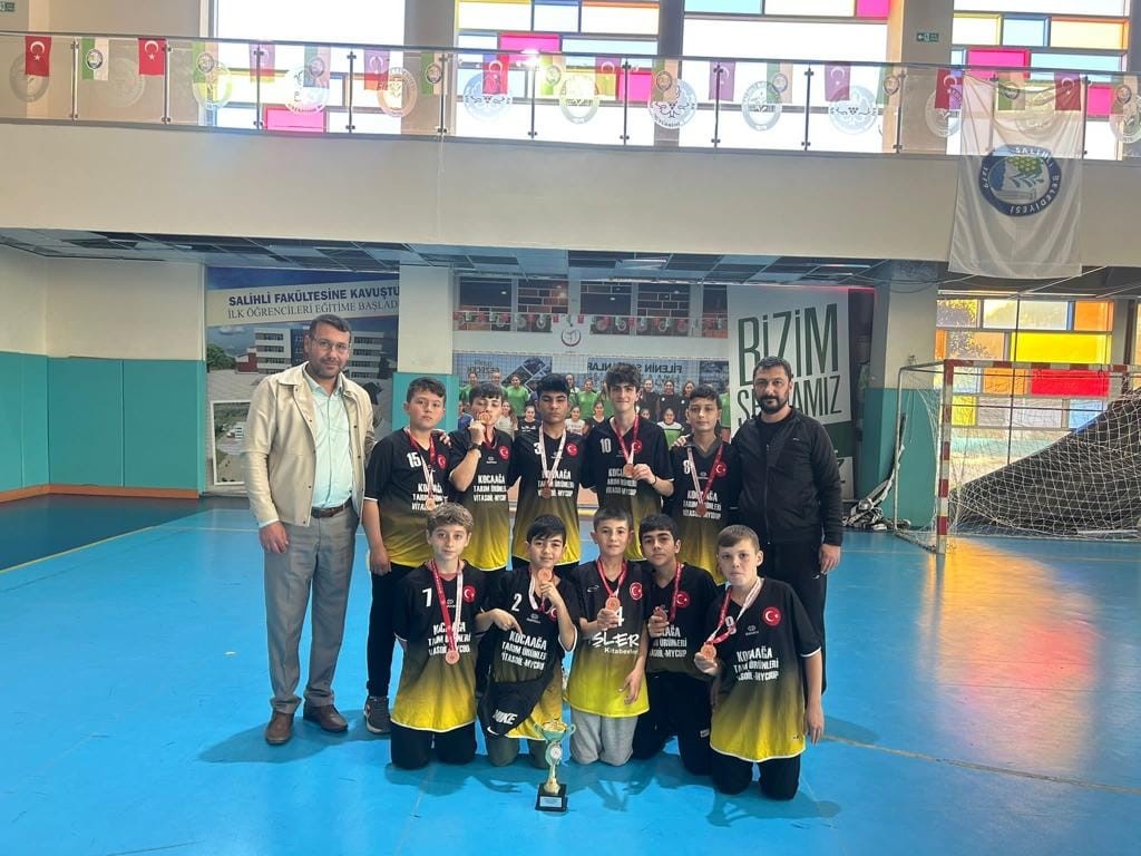 Sarıgöl ortaokullarından voleybolda büyük başarı