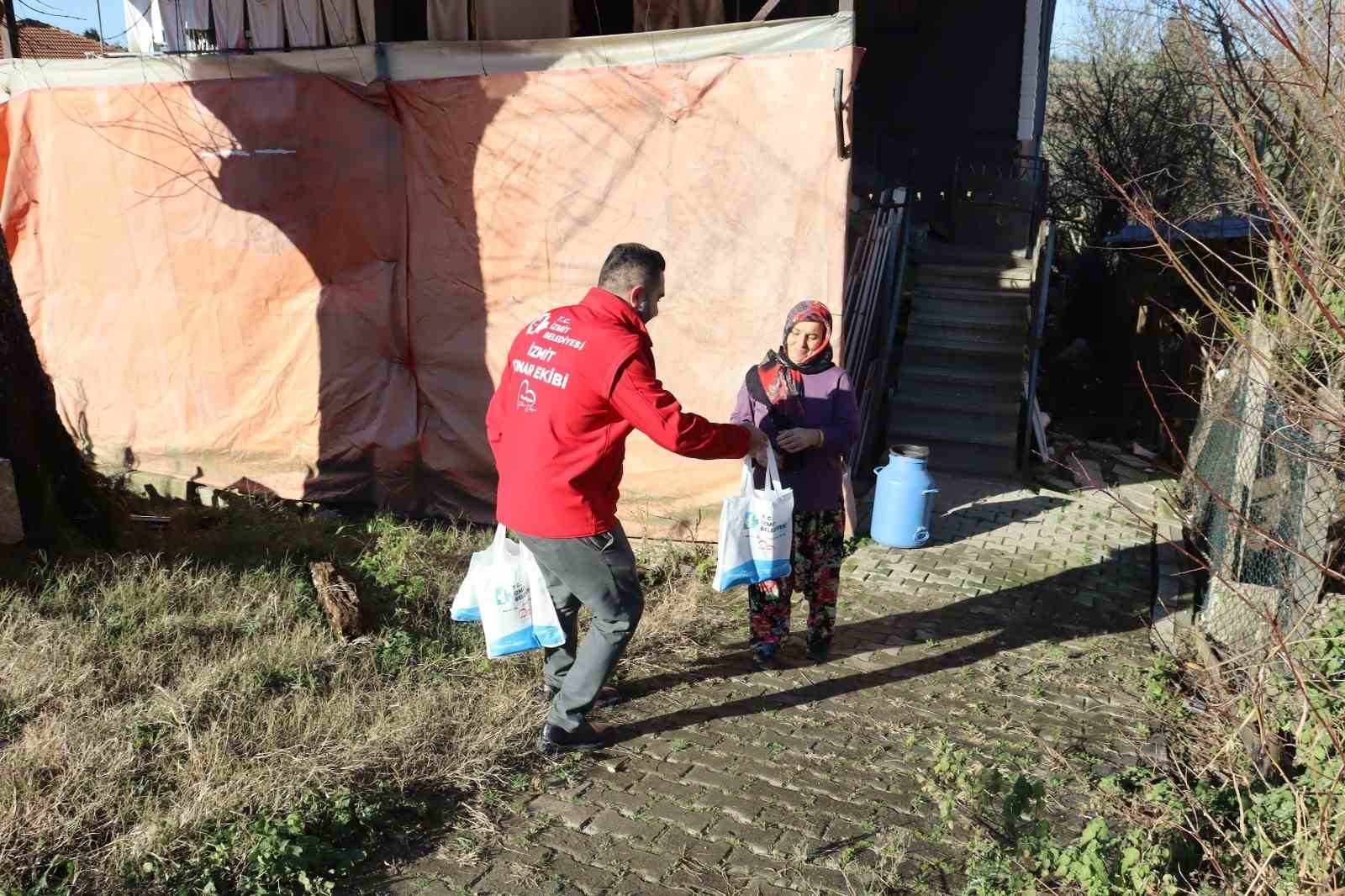 İzmit Belediyesi ekipleri köy köy gezerek talepleri dinliyor
