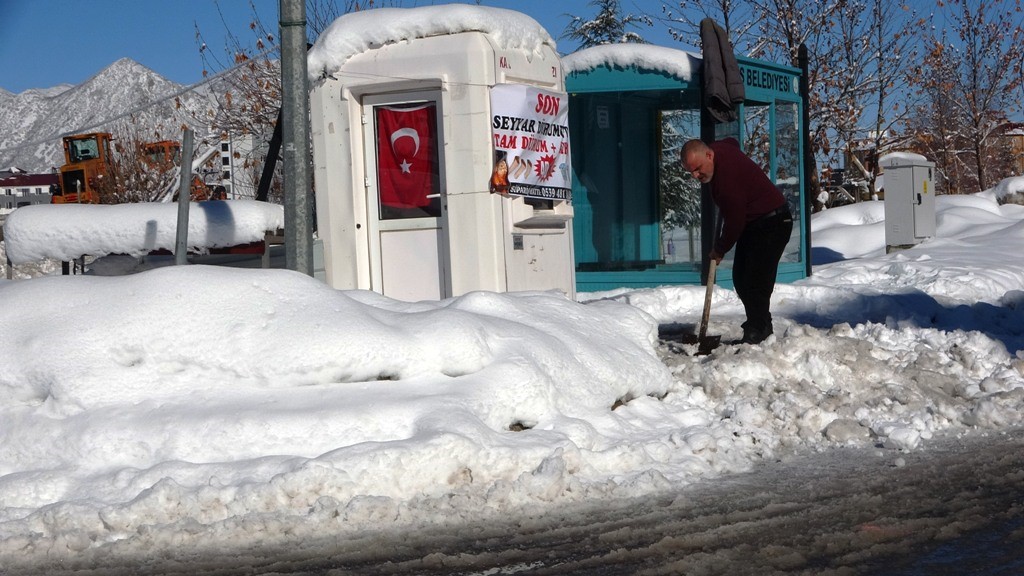 Bitlis&rsquo;te 60 k&ouml;y yolu ulaşıma kapalı
