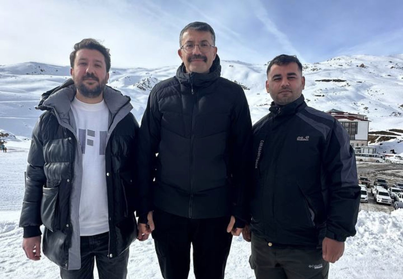 Yüksekovalı kayakseverler doyasıya eğlendi
