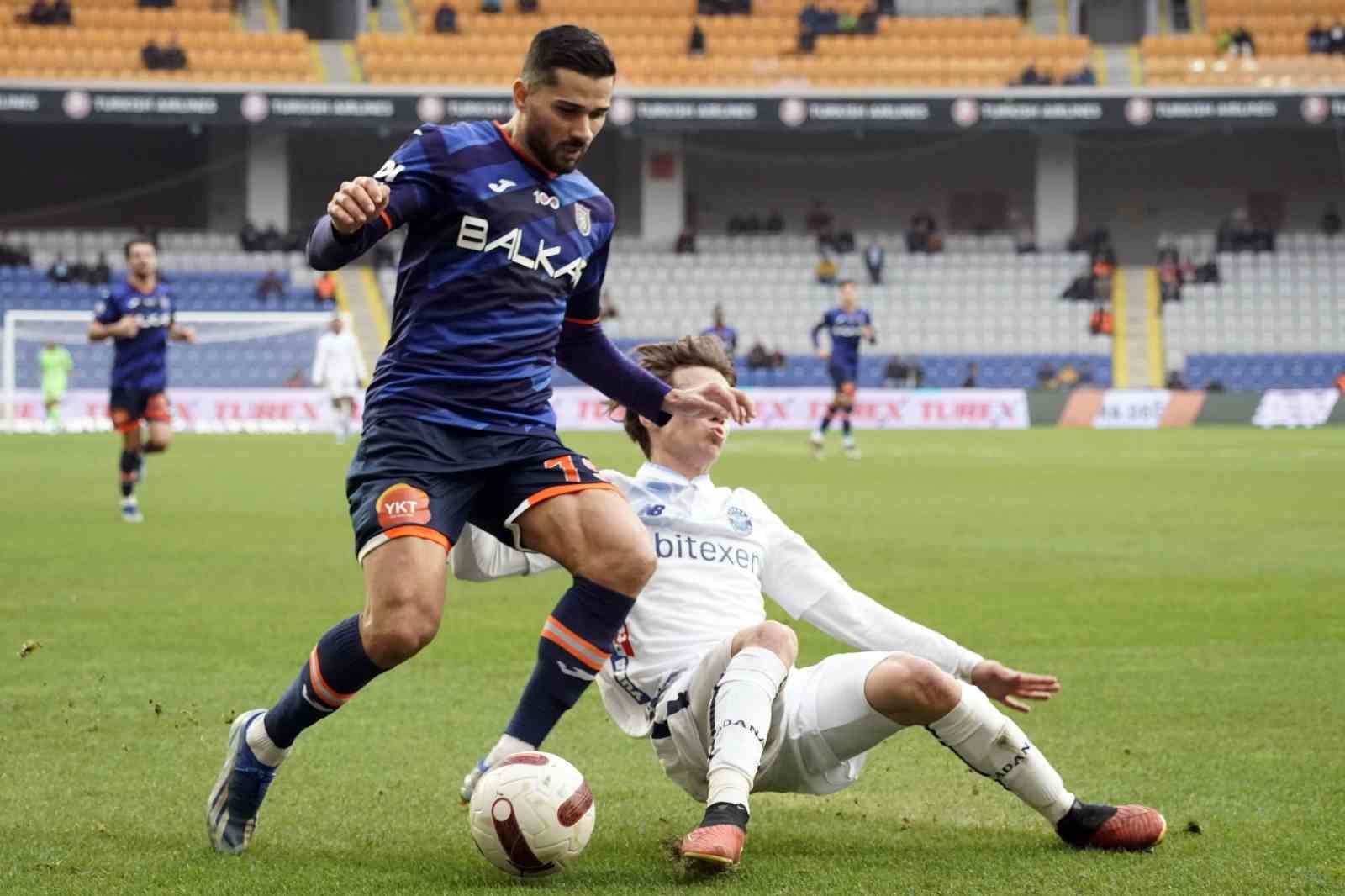 Trendyol Süper Lig: Başakşehir: 0 - Adana Demirspor: 0 (İlk yarı)
