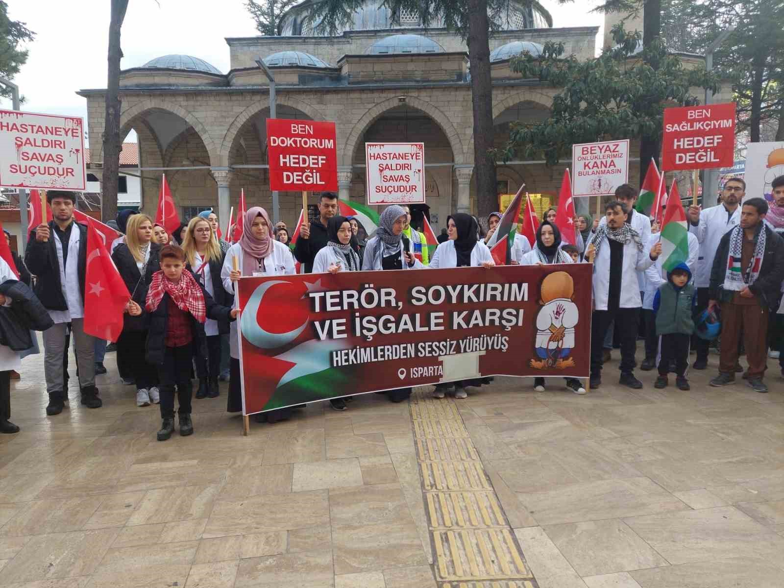 Isparta’da sağlık çalışanlarından Filistin için sessiz yürüyüş
