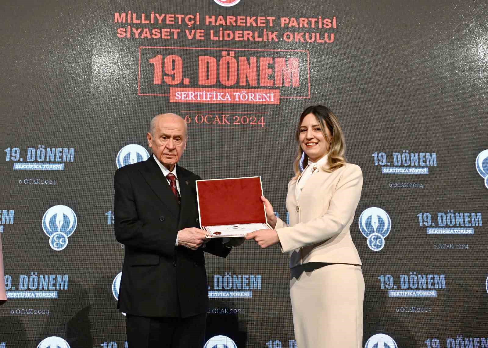 MHP lideri Bahçeli: "(Yargıtay’ın Can Atalay kararı) Yargıtay 3.Ceza Dairesi’nin şerefli hakimlerini yürekten kutluyor ve aldıkları kararı destekliyoruz"

