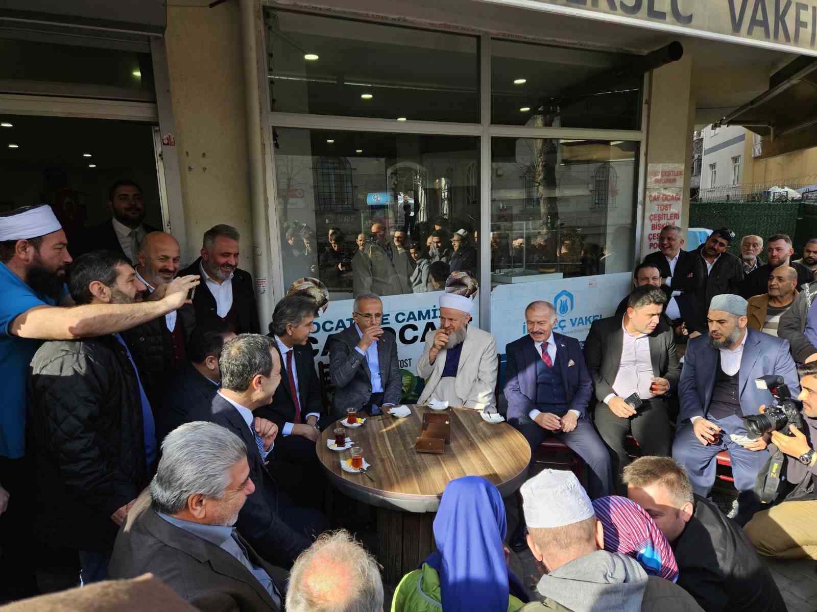 Ulaştırma ve Altyapı Bakanı Uraloğlu, Bayrampaşa’da vatandaşlarla bir araya geldi