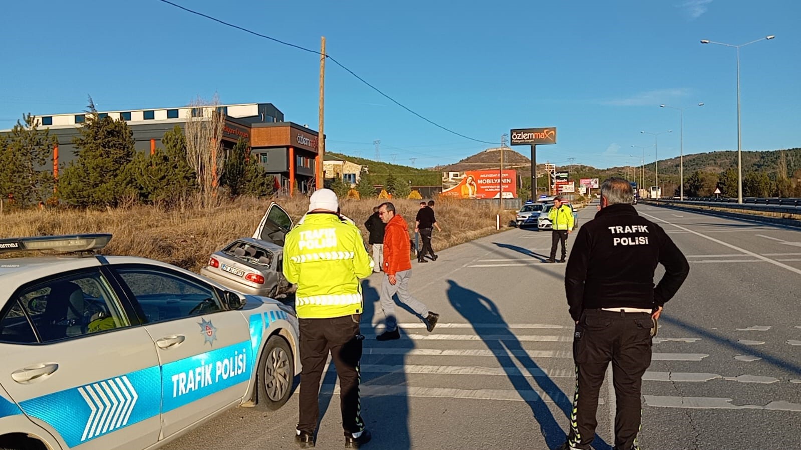Kaza yapan araçlar sulama kanalına düştü: 5 yaralı