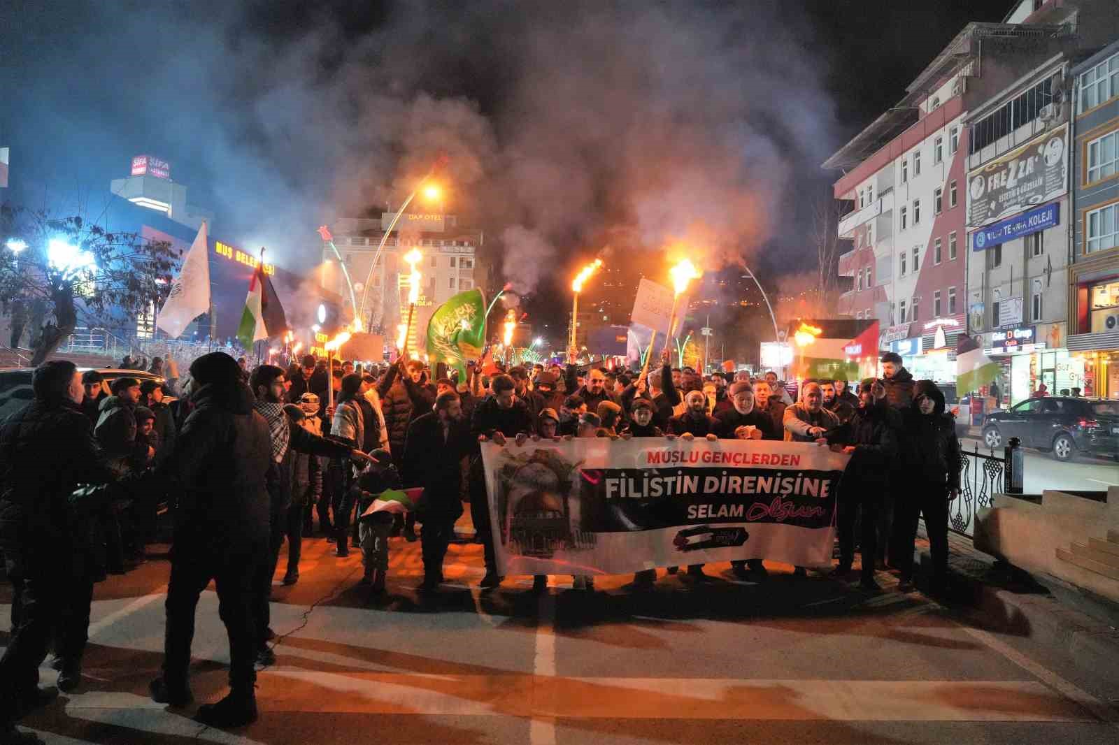 Muş’ta Gazze için meşaleli yürüyüş
