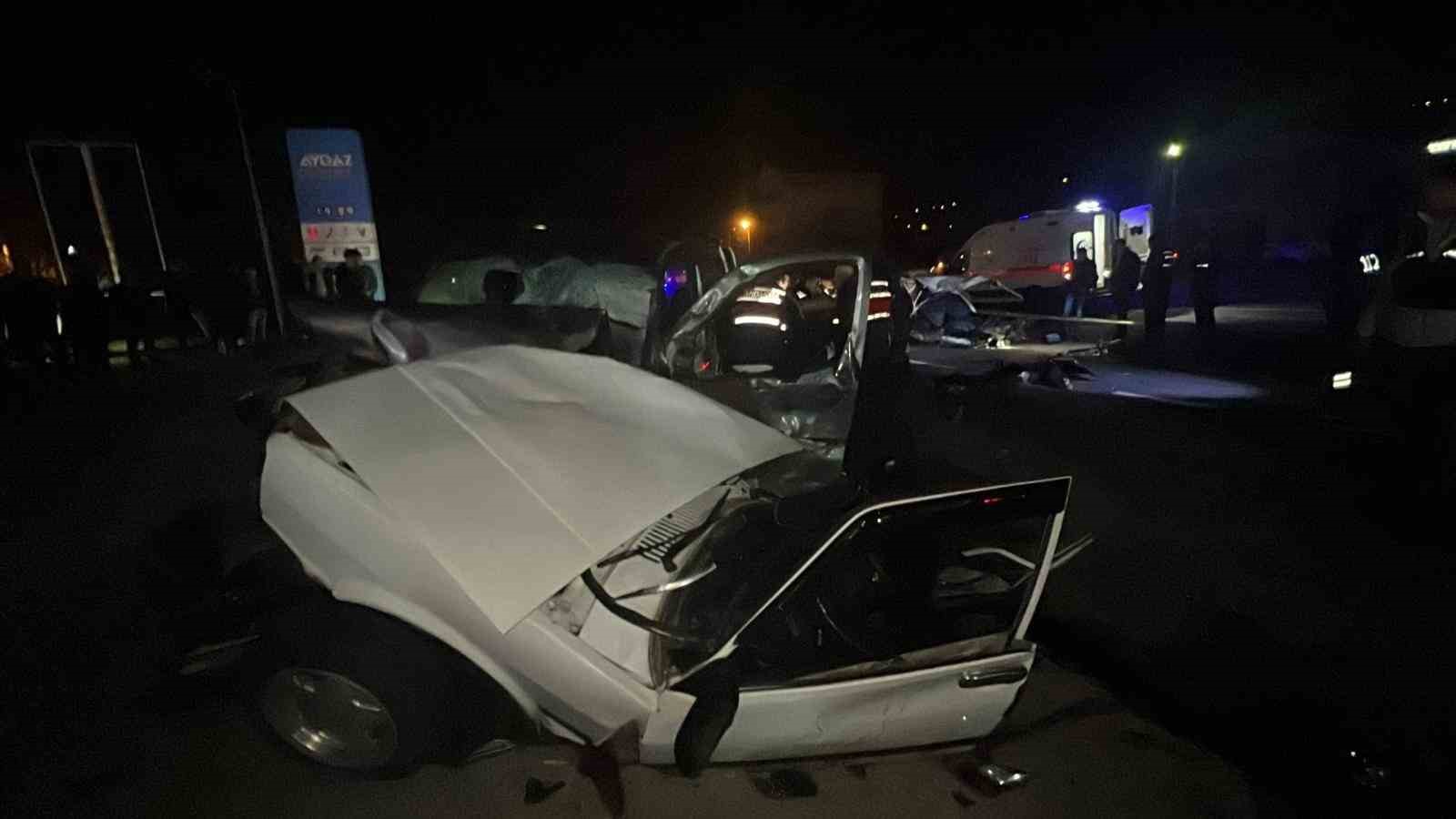 Zonguldak’ta feci kazada otomobil ikiye bölündü: 1 ölü, 5 yaralı