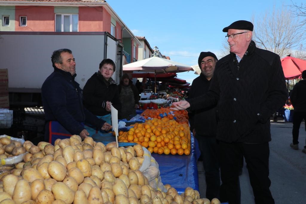 Başkan Kurt, 71 Evler Pazarı’nı ziyaret etti