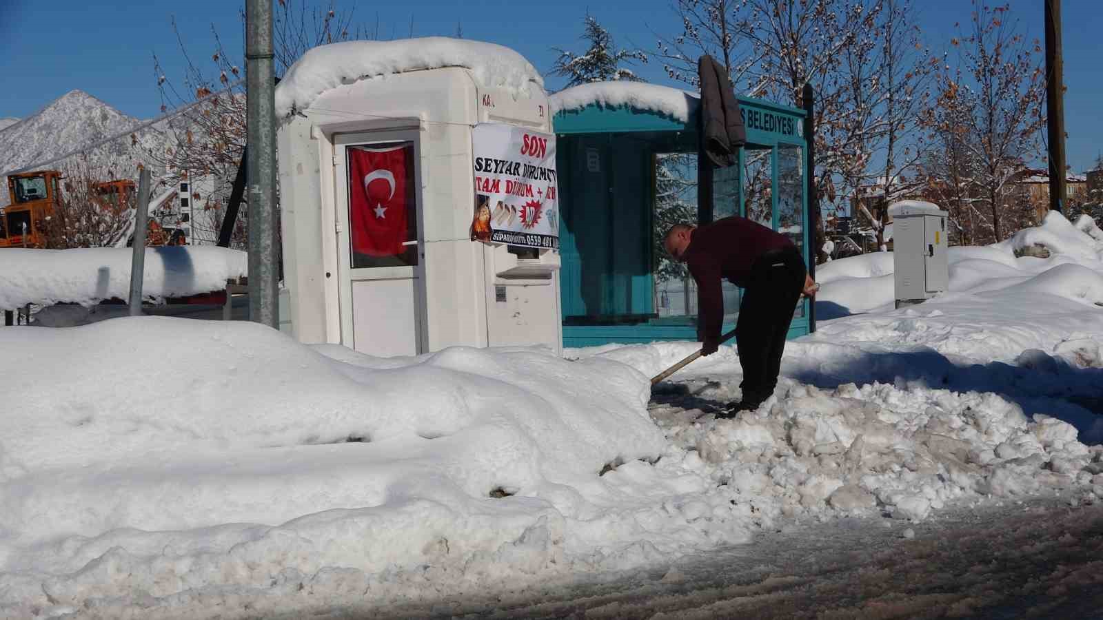 Bitlis&rsquo;te 15 k&ouml;y yolu kardan dolayı kapalı
