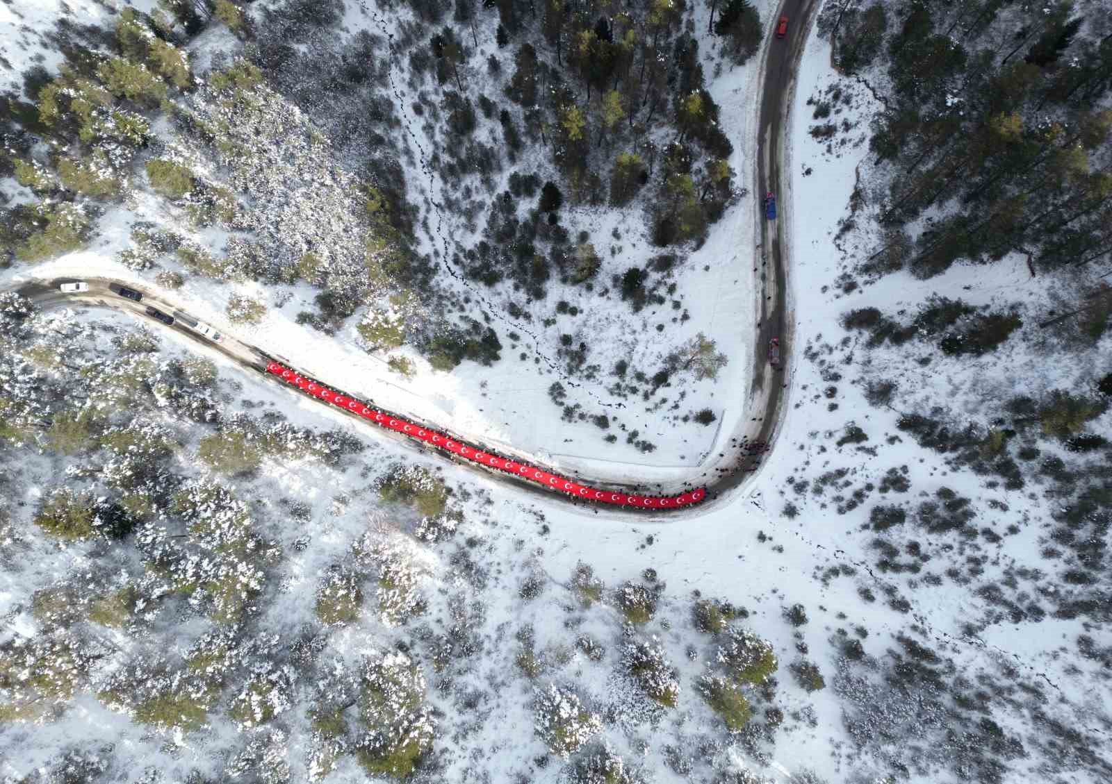 Yüzlerce kişi Zigana Dağı’nda Sarıkamış Şehitleri için yürüdü