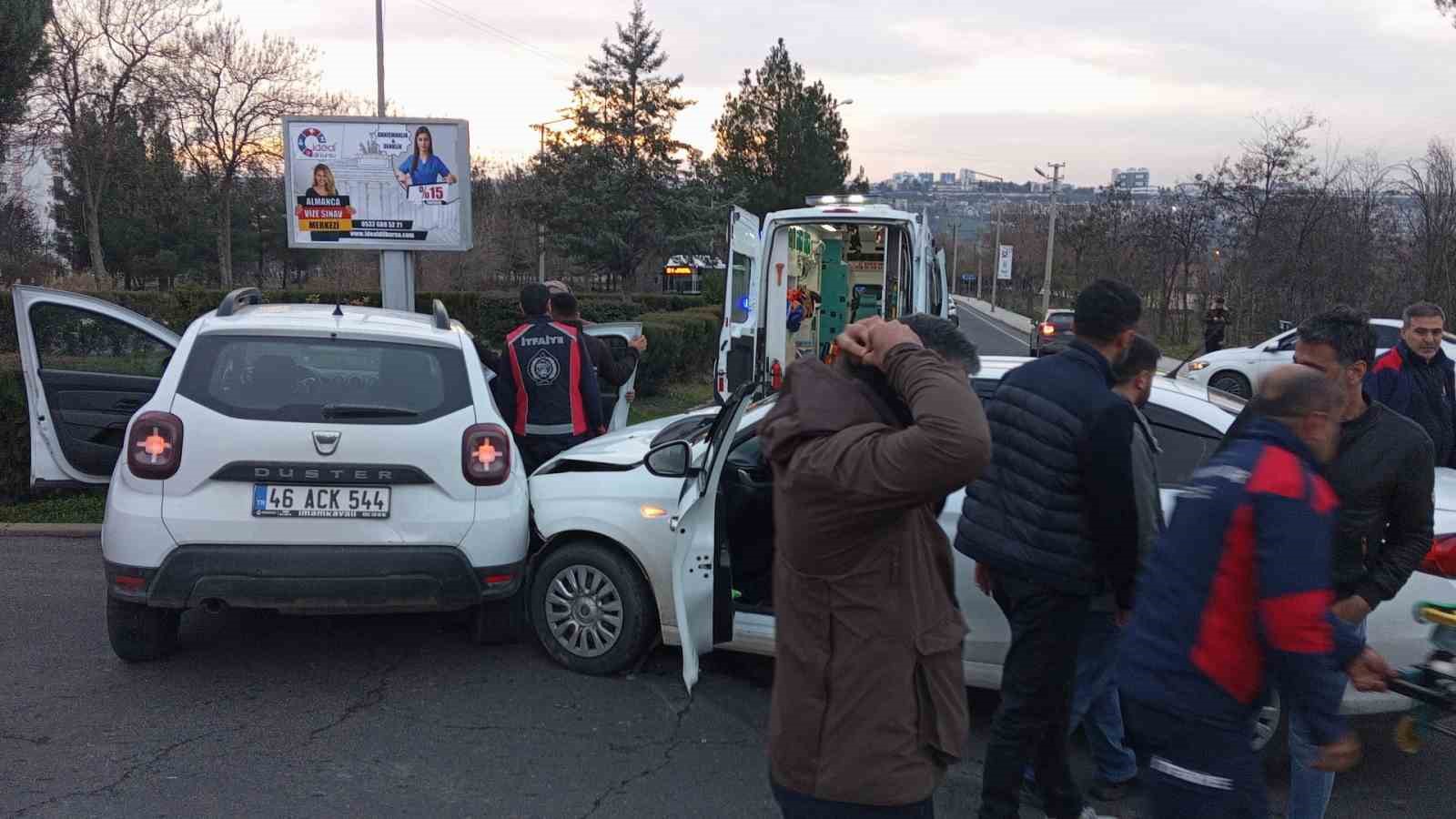 Dicle Üniversitesi yerleşkesinde kaza: 2 yaralı
