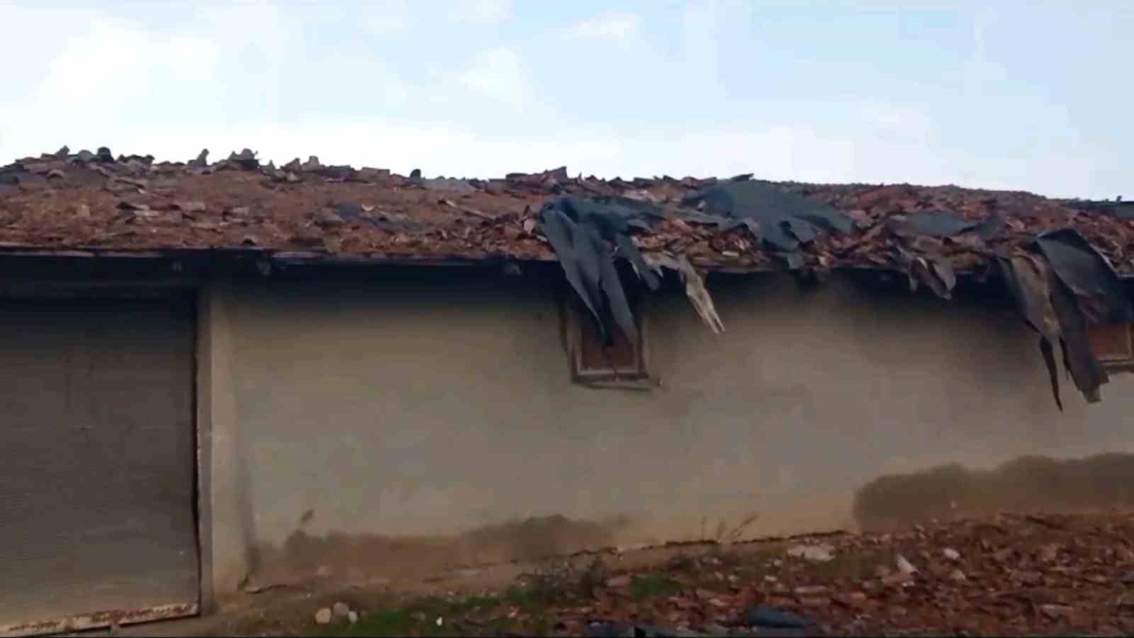 Edirne&rsquo;de hortum &ccedil;atıları u&ccedil;urdu, ağa&ccedil; ve direkleri devirdi
