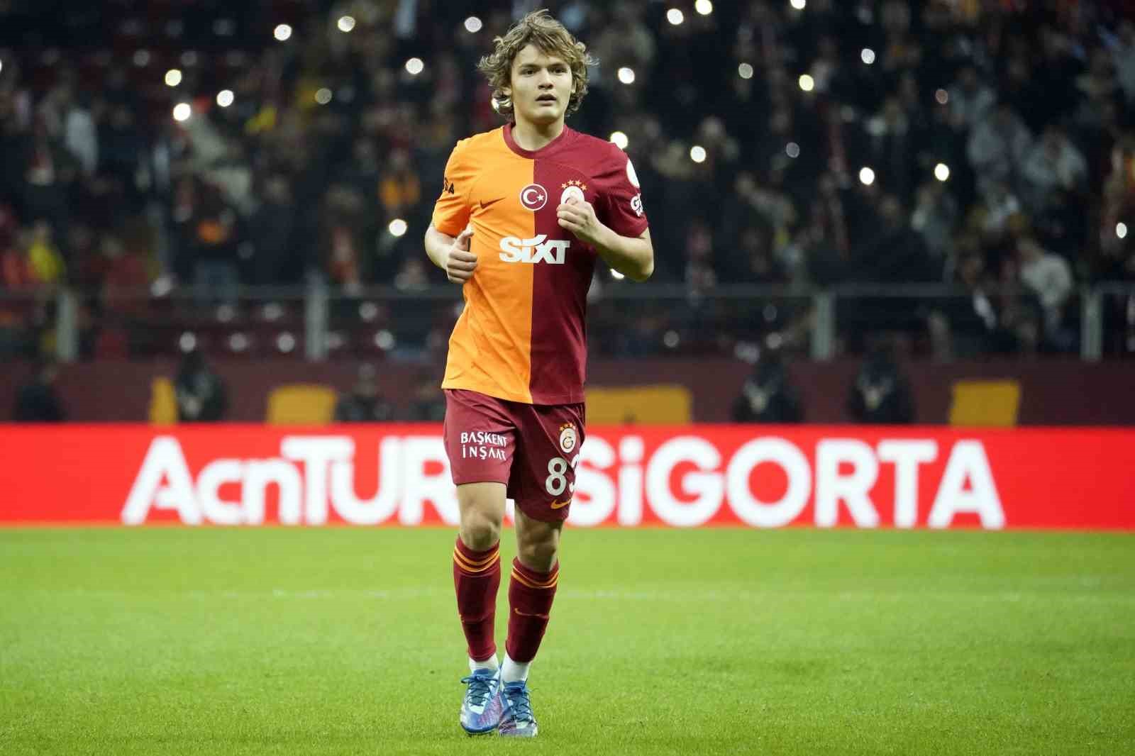 Galatasaray’da 3 genç futbolcu ilk kez oynadı 