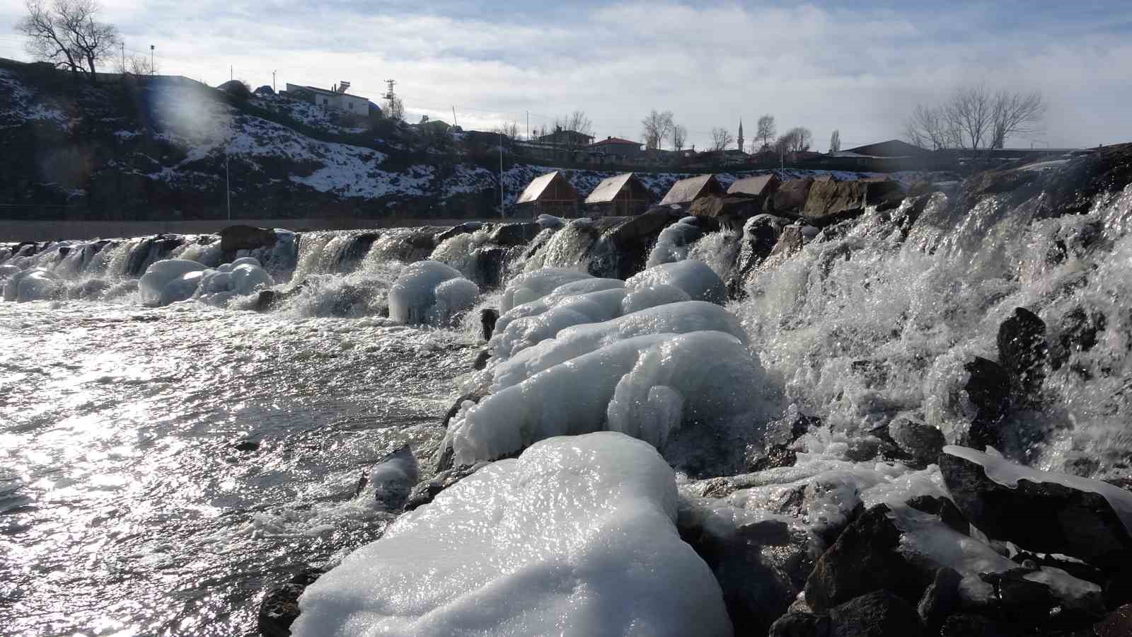 Ardahan’da Antarktika’yı aratmayan görüntüler
